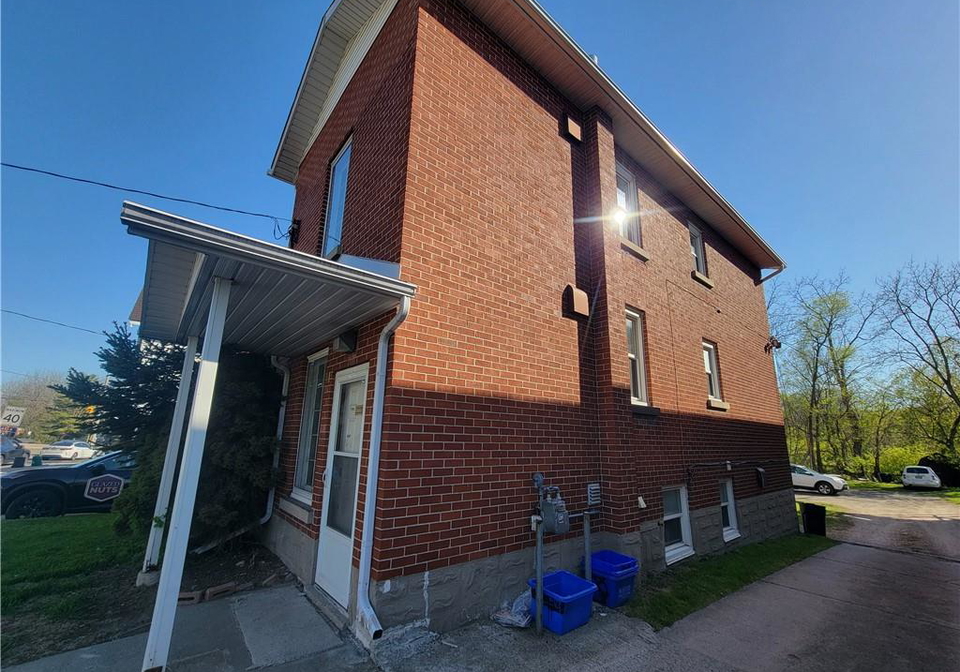 11-strange-street-kitchener-ontario-40754115