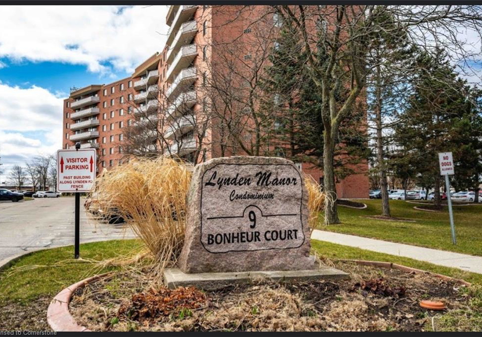 9-bonheur-court-brantford-ontario-40754629