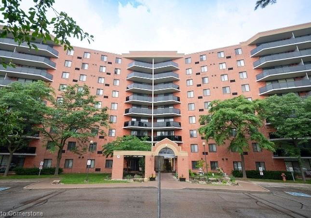 9-bonheur-court-brantford-ontario-40754629