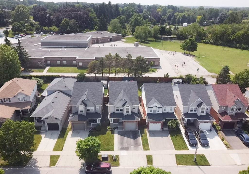 76-gees-way-cambridge-ontario-40754671