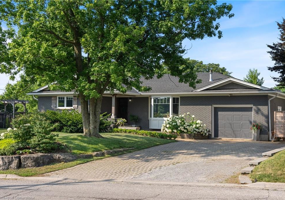 1-first-street-waterdown-ontario-40755155