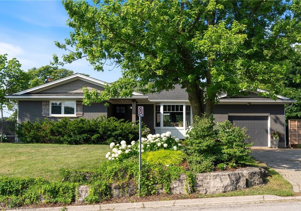1-first-street-waterdown-ontario-40755155