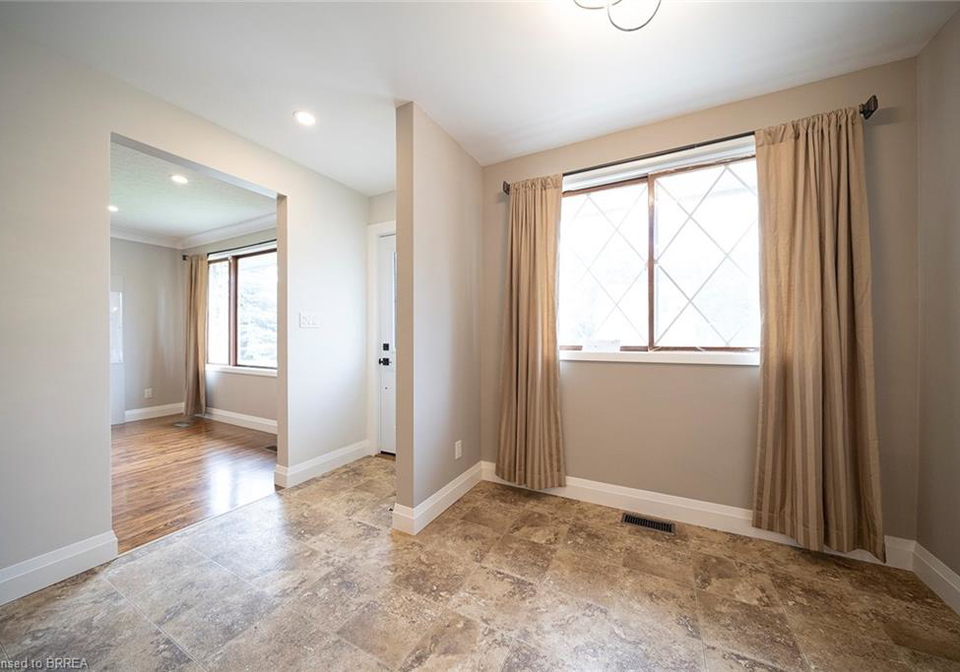 404-nelson-upper-street-brantford-ontario-40755211