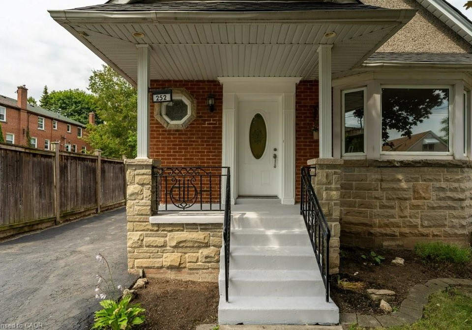 252-glencairn-avenue-hamilton-ontario-40755362