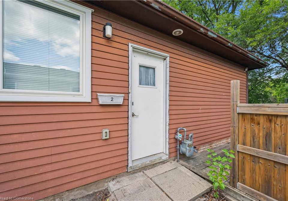 131-matthew-street-kitchener-ontario-40755392