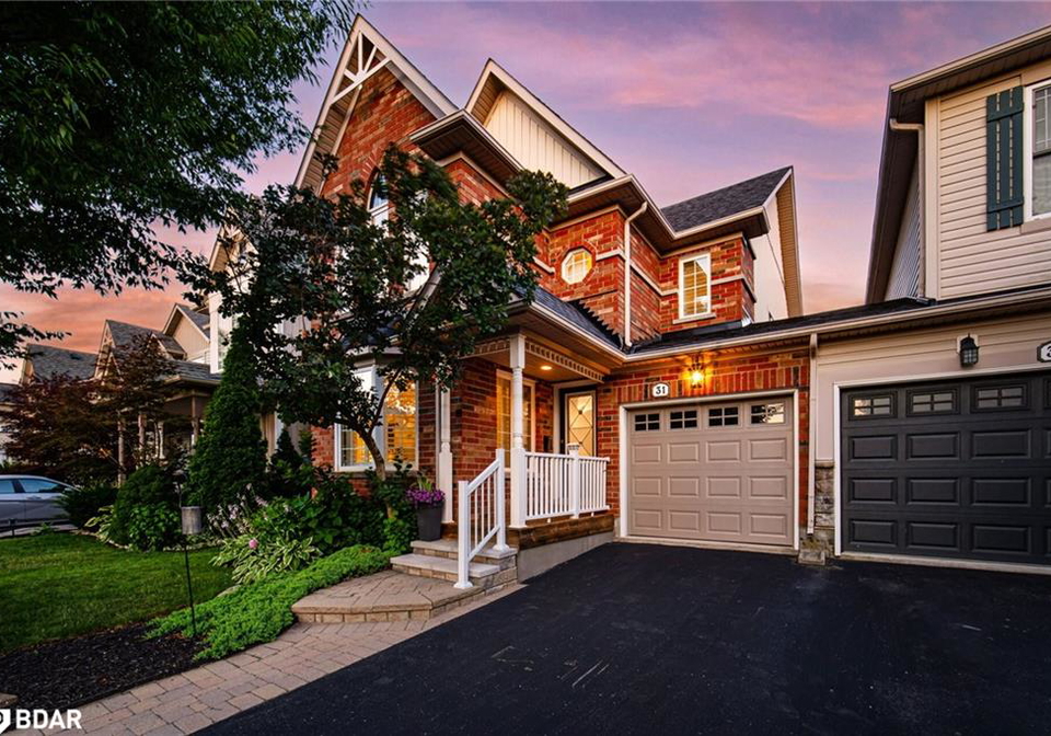 31-blue-sky-trail-waterdown-ontario-40755480