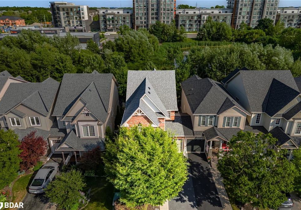 31-blue-sky-trail-waterdown-ontario-40755480