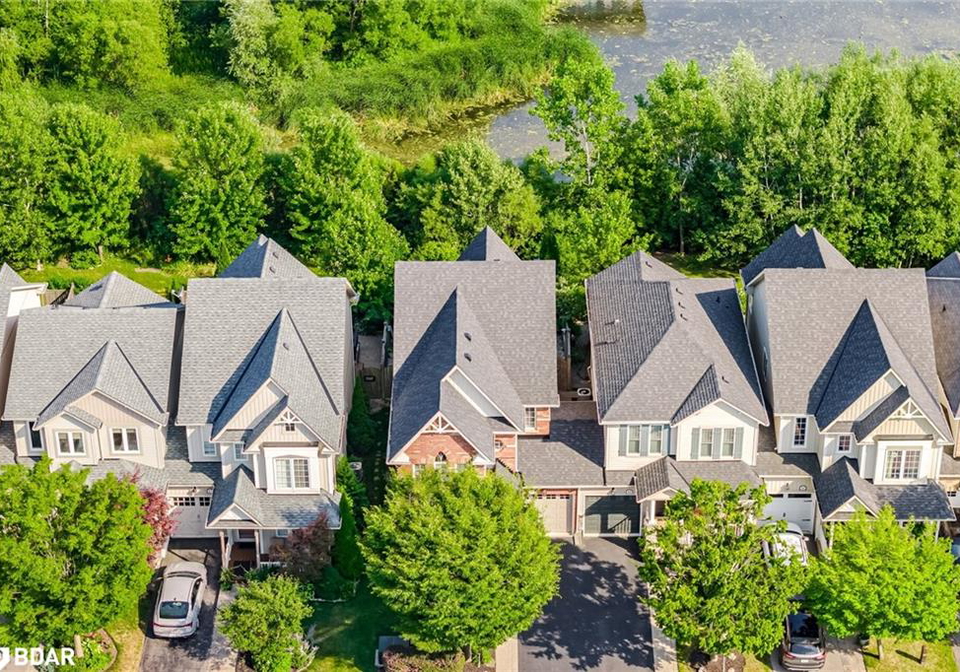 31-blue-sky-trail-waterdown-ontario-40755480