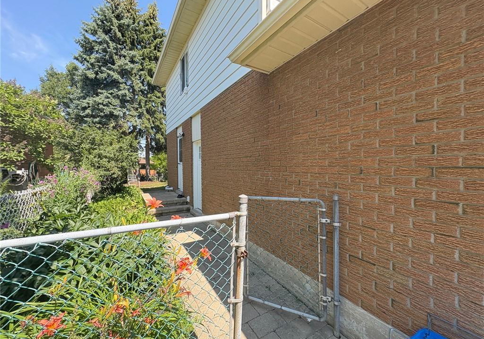 114-mcgarry-drive-kitchener-ontario-40755508