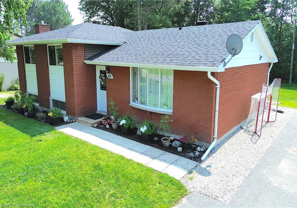 255-ferguson-street-massey-ontario-40755514