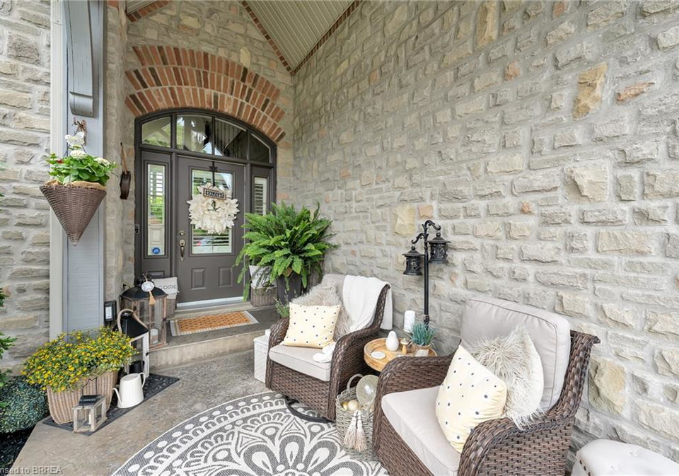4-macdonald-crescent-brantford-ontario-40755805