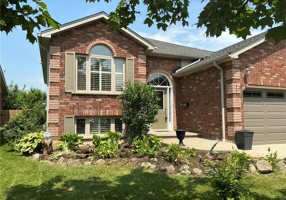 25-hyslop-drive-caledonia-ontario-40756047