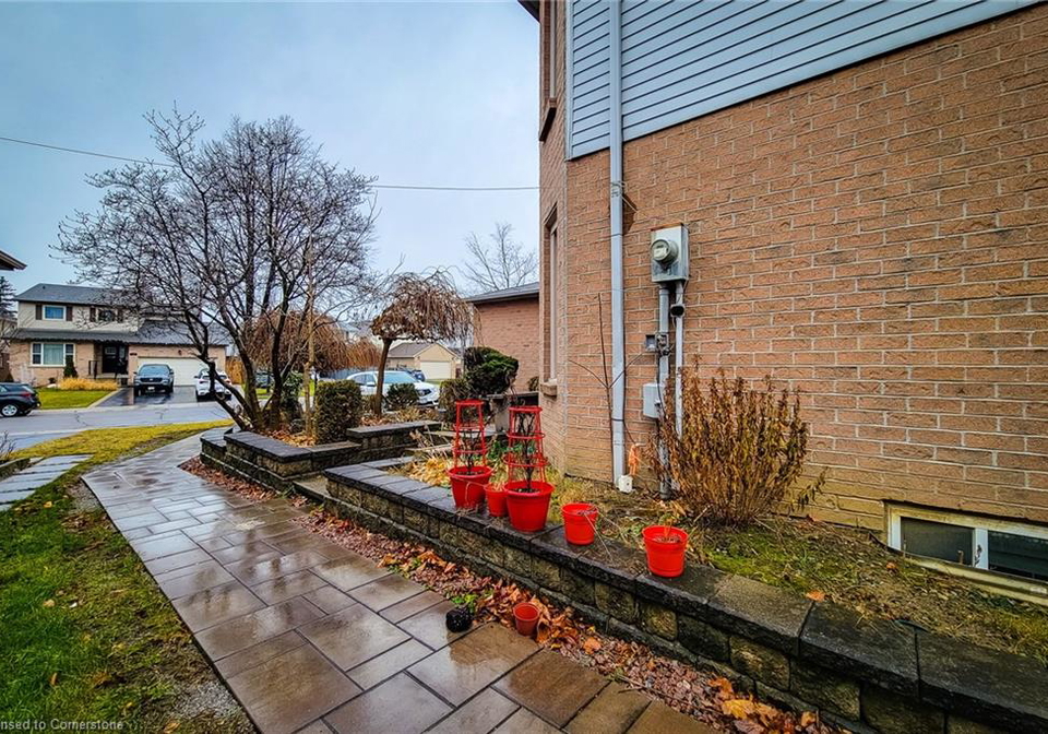 102-bonaparte-way-hamilton-ontario-40756327