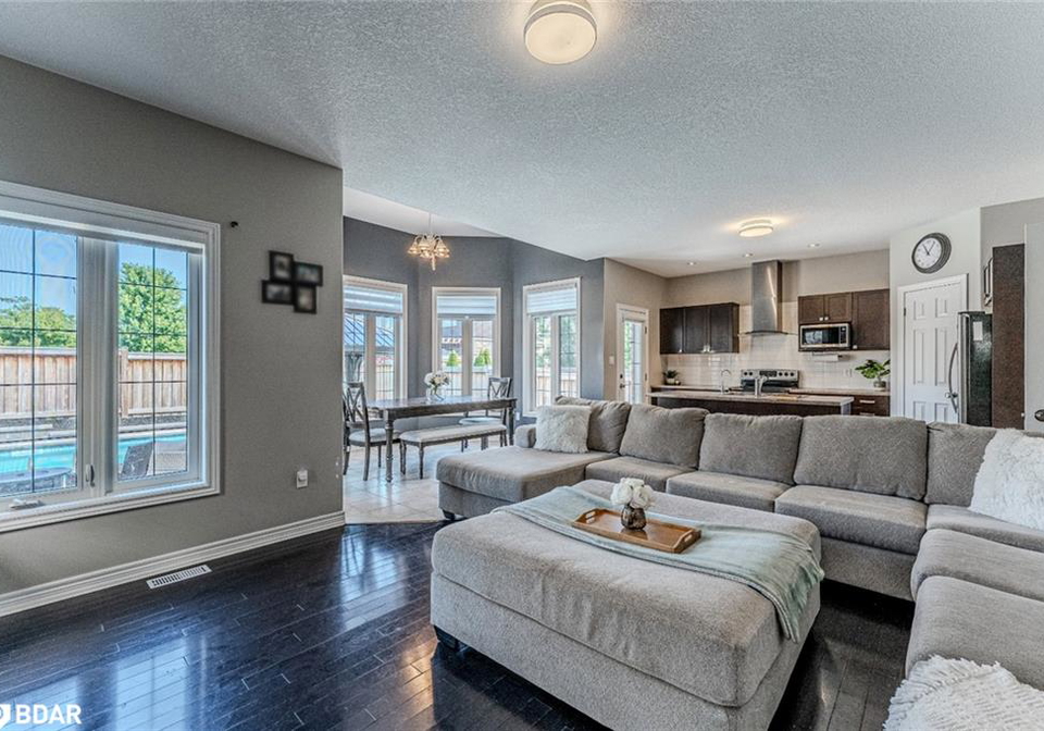 14-arnold-crescent-angus-ontario-40756638
