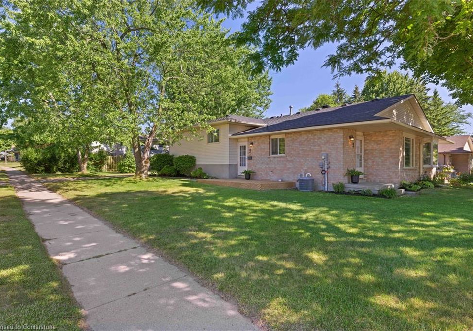 5-uxbridge-crescent-kitchener-ontario-40756926