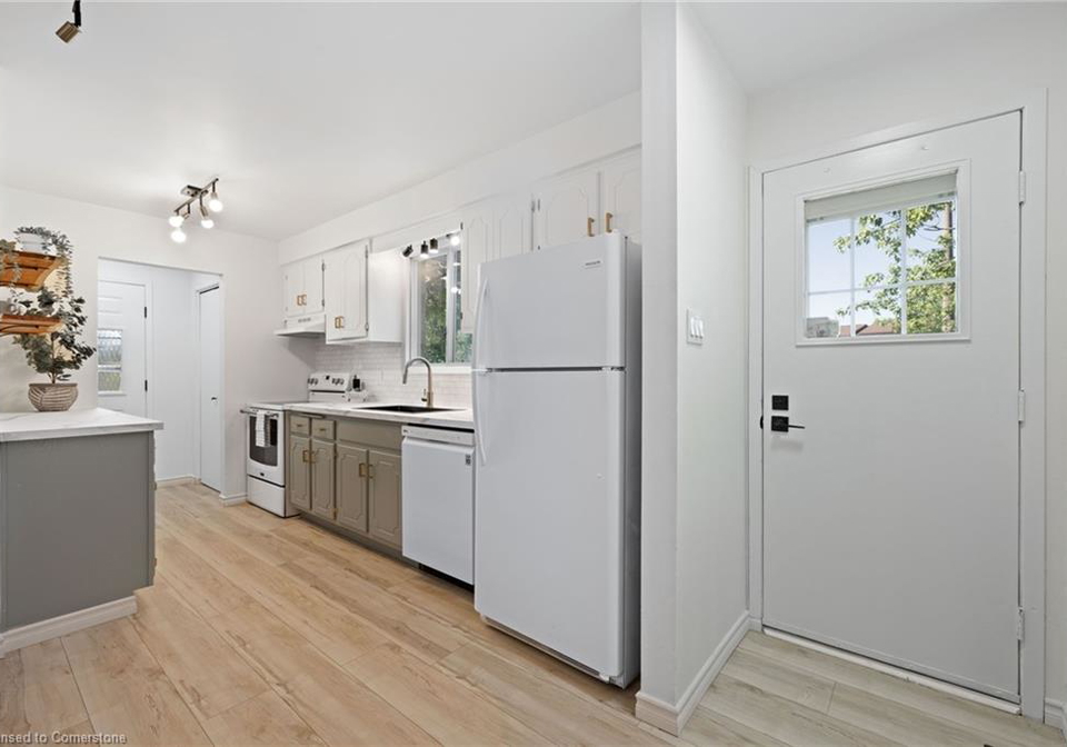 5-uxbridge-crescent-kitchener-ontario-40756926