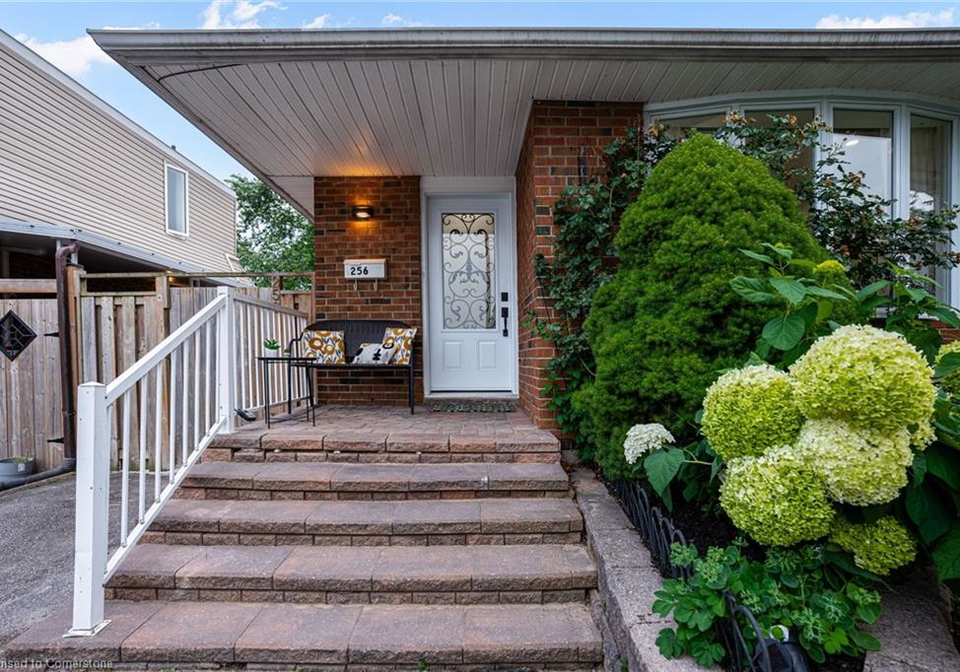 256-kinmount-crescent-oshawa-ontario-40757014