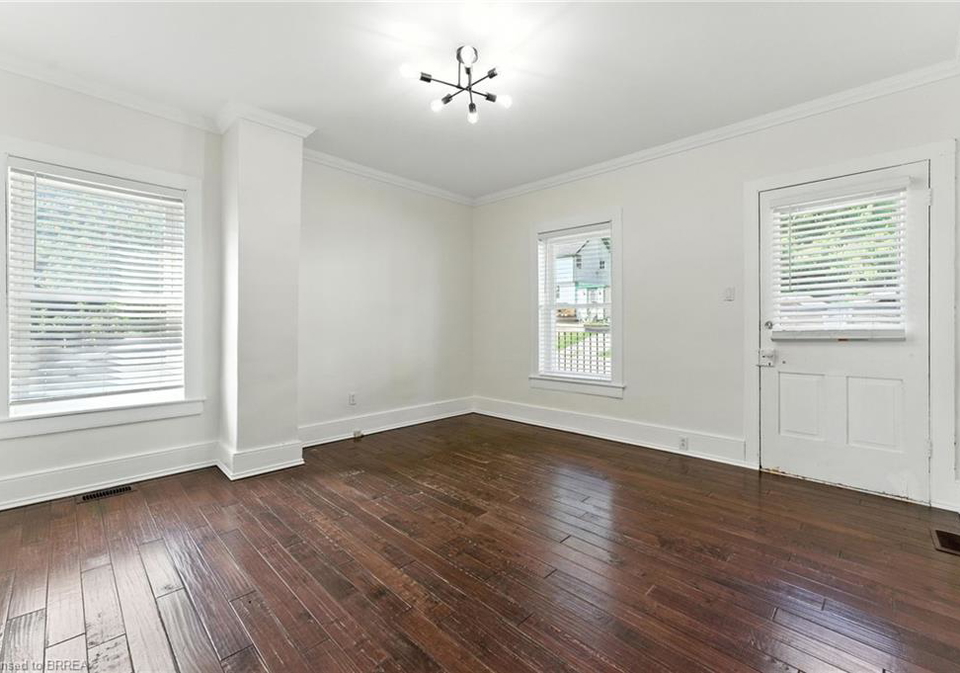 82-dumfries-street-paris-ontario-40757120