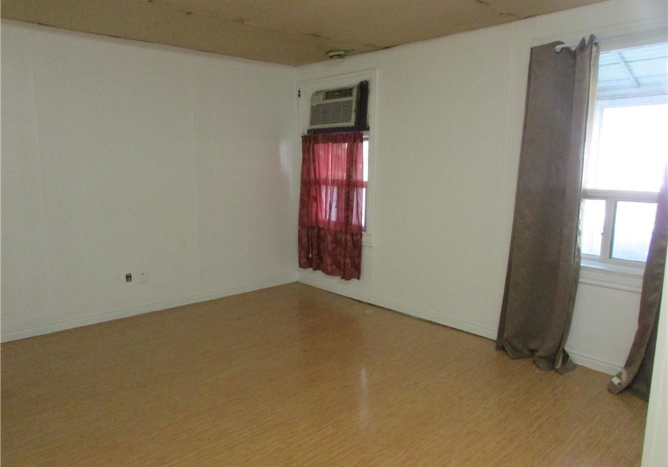 35-stapleton-avenue-hamilton-ontario-40757157