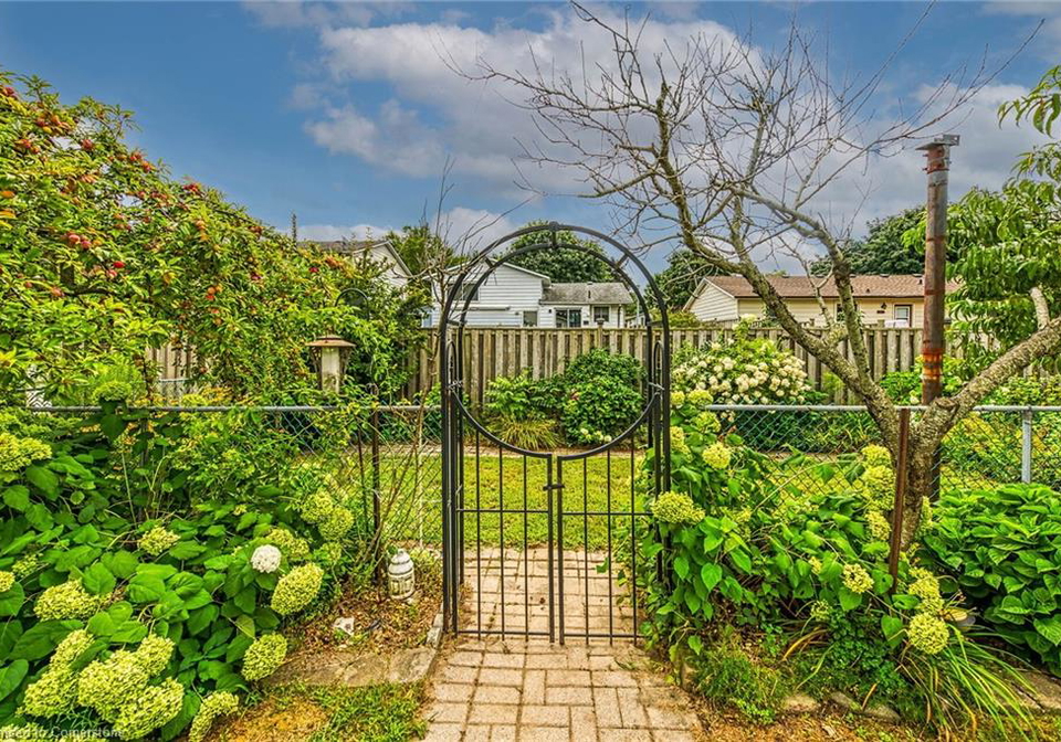 16-crestlynn-crescent-simcoe-ontario-40757215
