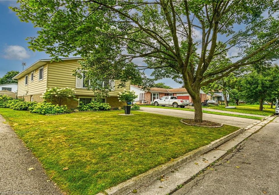 16-crestlynn-crescent-simcoe-ontario-40757215