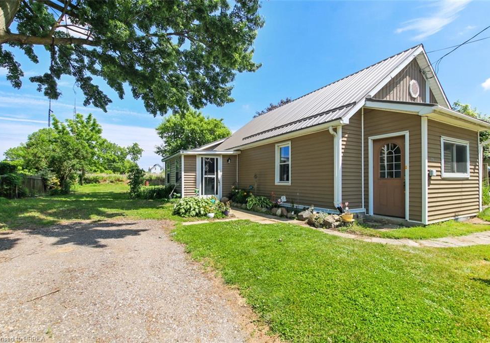 20-adams-street-courtland-ontario-40757393