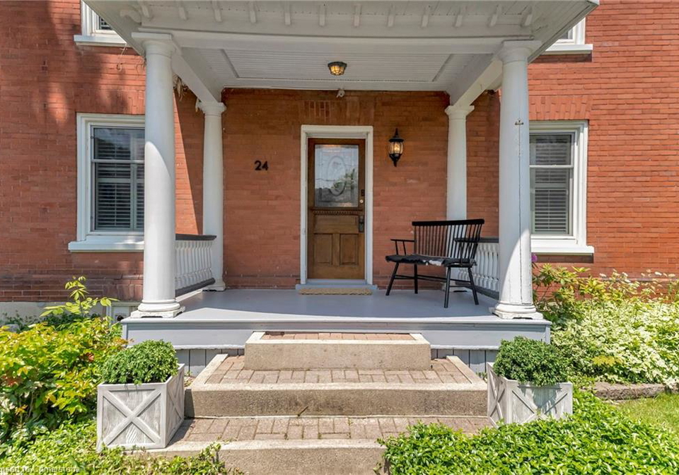24-hall-street-ayr-ontario-40757434