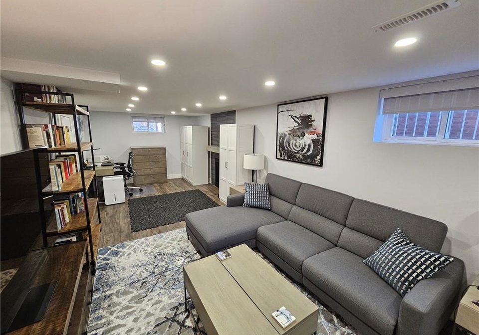 141-marcella-crescent-hamilton-ontario-40757757
