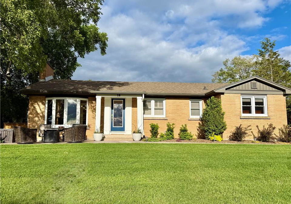 28-donjon-boulevard-port-dover-ontario-40758047