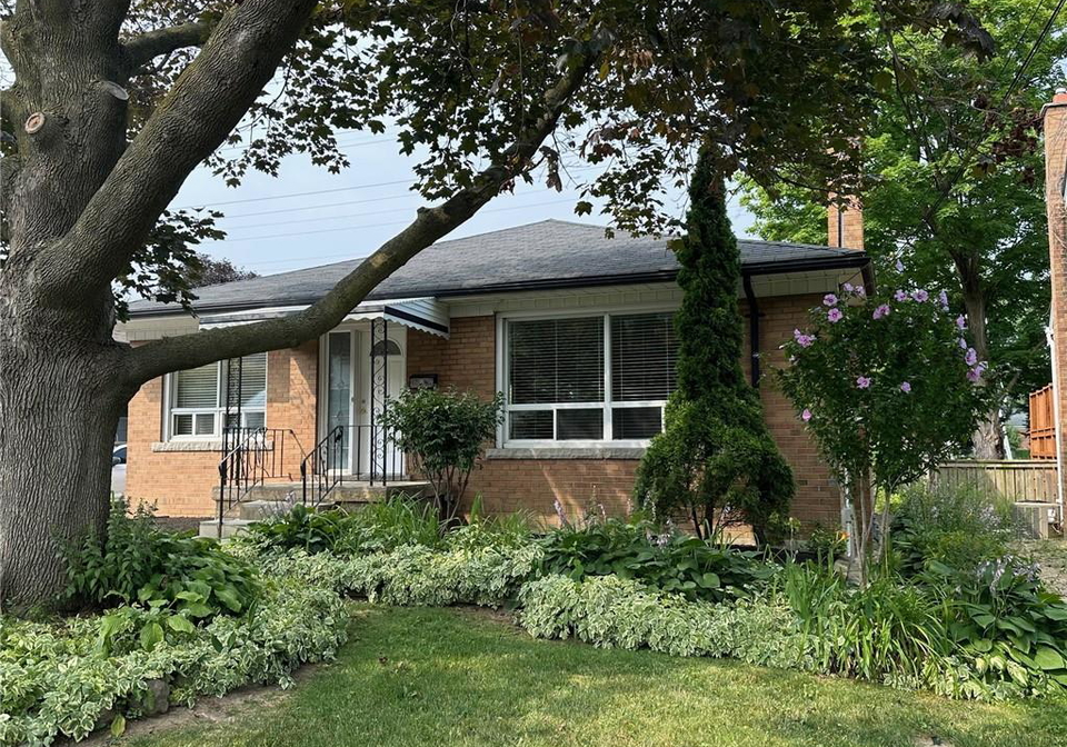 20-lloyd-manor-road-etobicoke-ontario-40758239