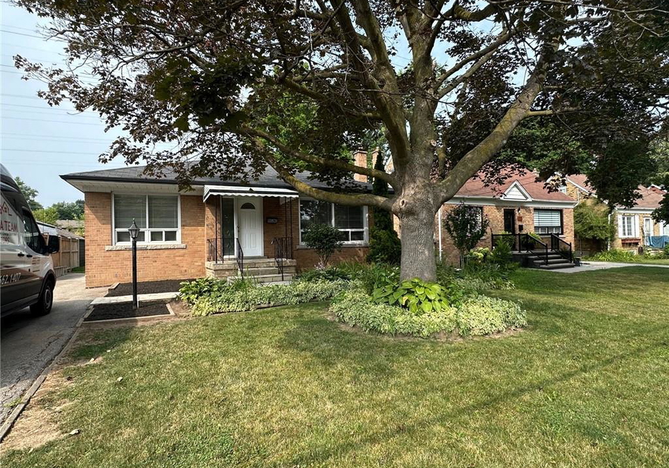 20-lloyd-manor-road-etobicoke-ontario-40758239