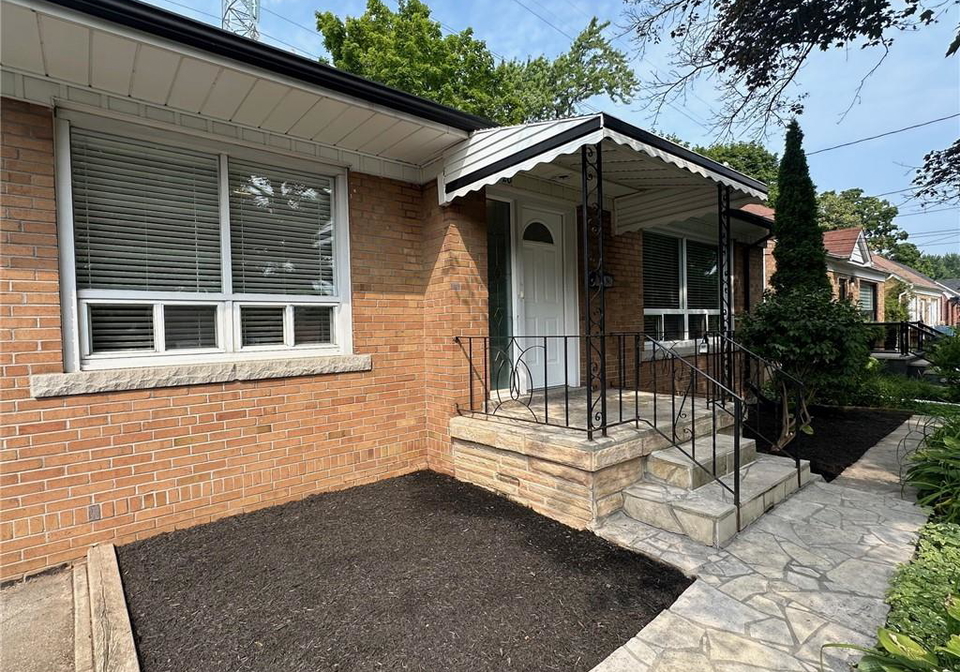 20-lloyd-manor-road-etobicoke-ontario-40758239