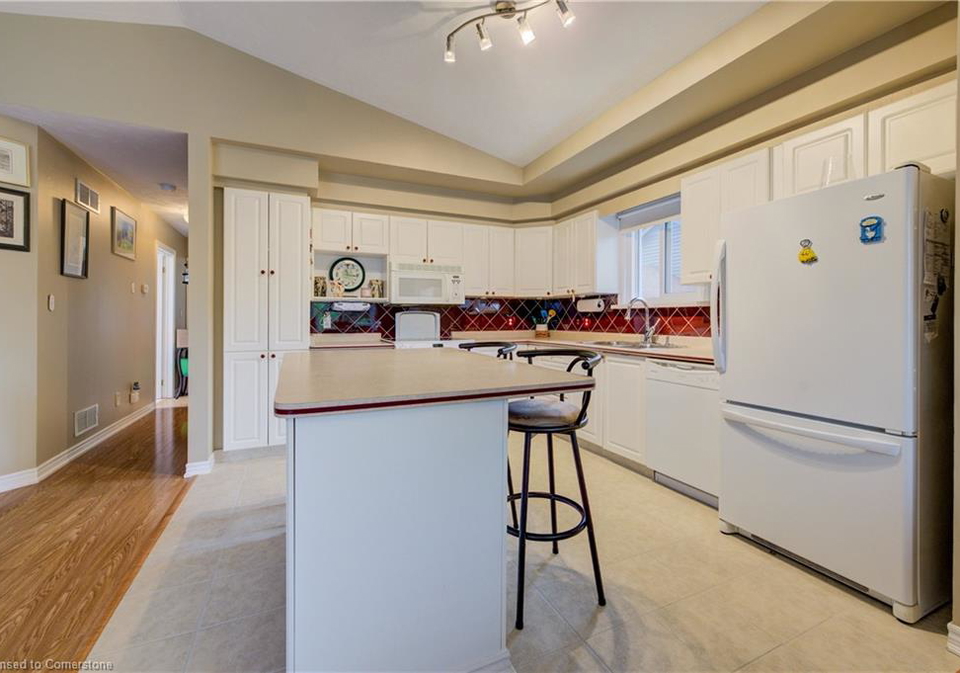 4907-alexandra-avenue-beamsville-ontario-40758624