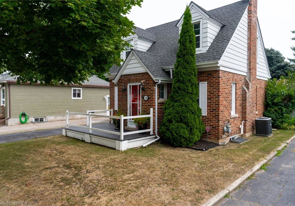 124-walnut-street-brantford-ontario-40758892