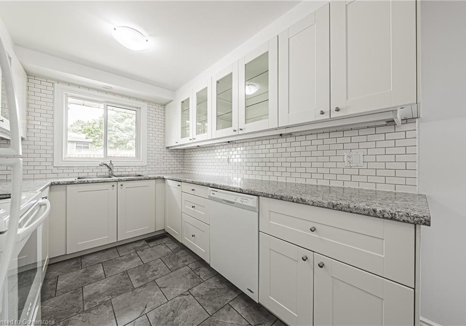 137-pepperwood-crescent-kitchener-ontario-40759196