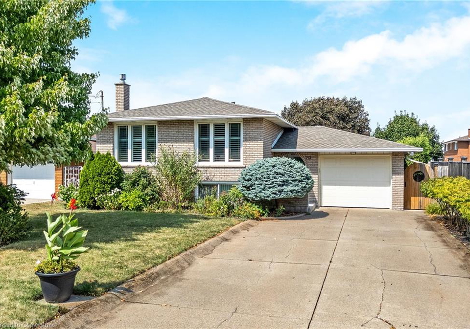212-memorial-avenue-stoney-creek-ontario-40759468