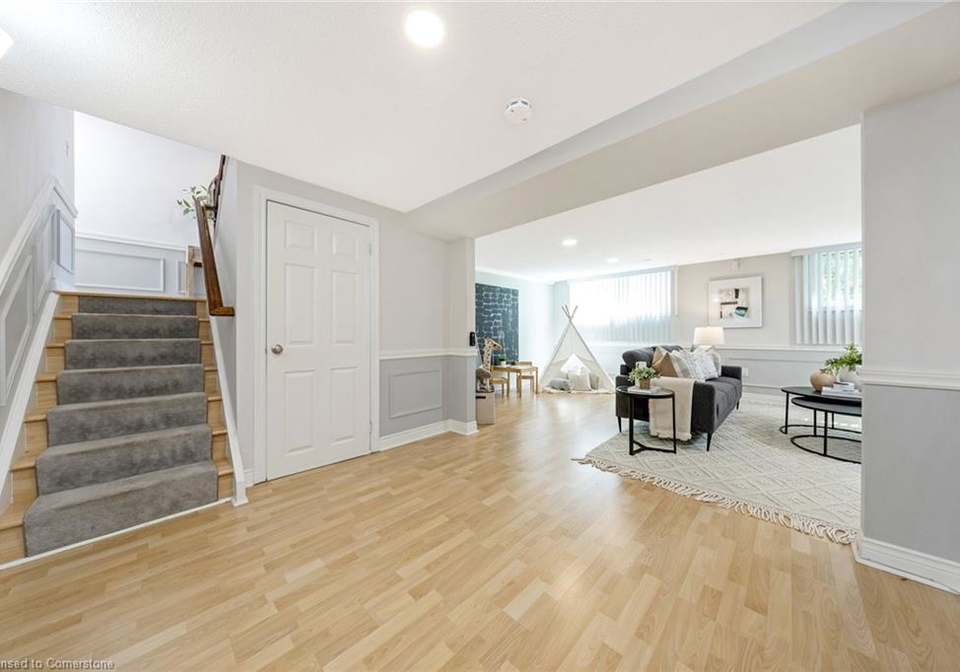 212-memorial-avenue-stoney-creek-ontario-40759468