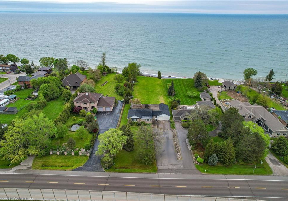 1033-north-service-road-stoney-creek-ontario-40759917