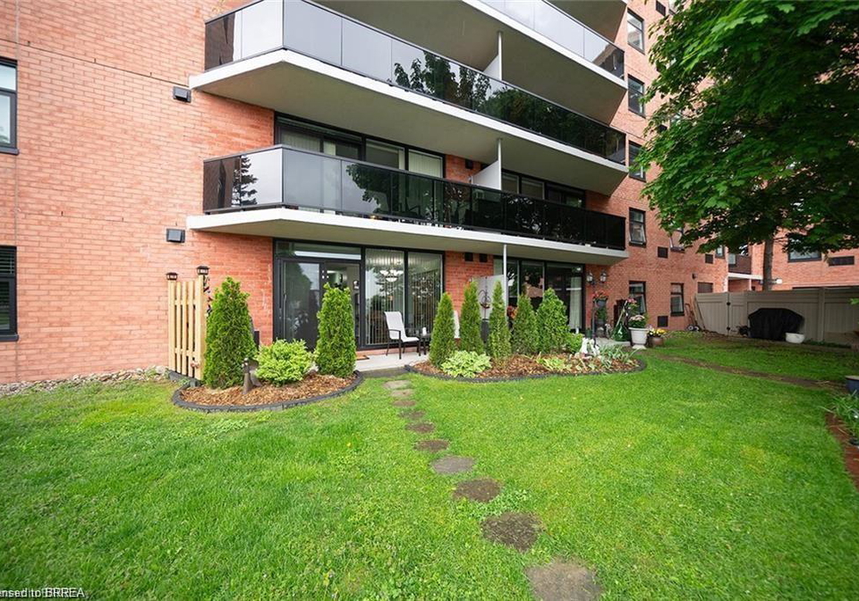 9-bonheur-court-brantford-ontario-40760070