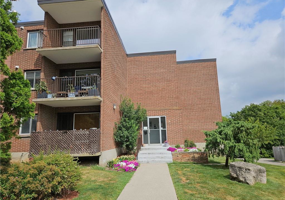 4-avalon-place-kitchener-ontario-40760216