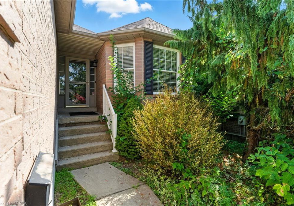 8-evergreen-court-brantford-ontario-40760262