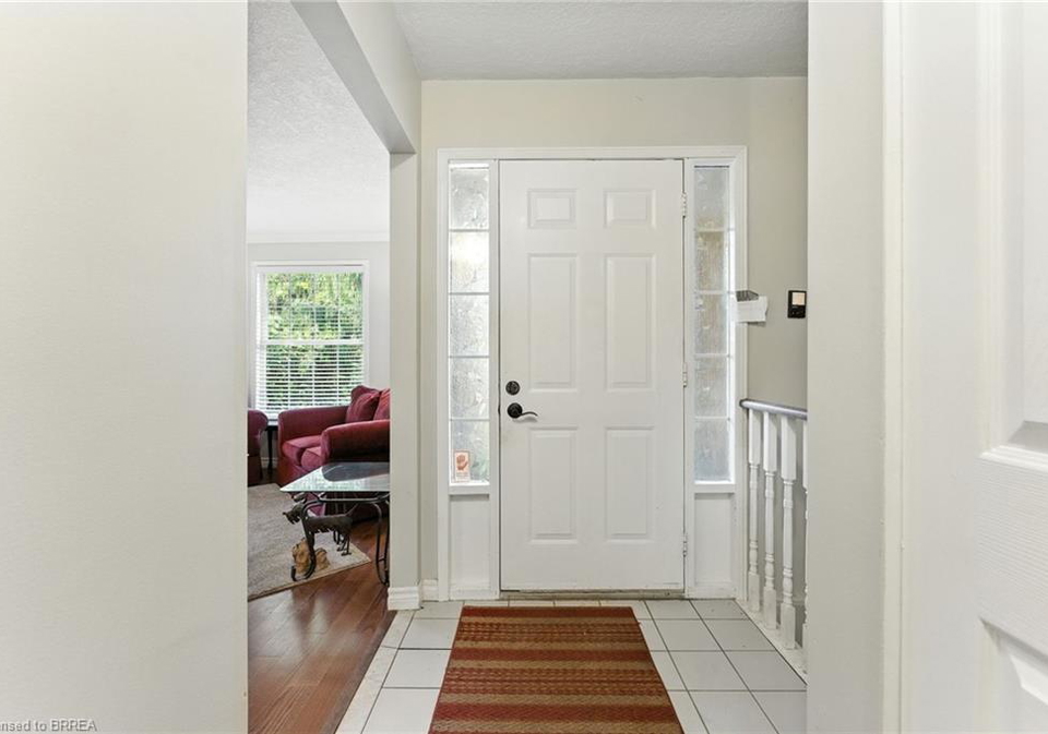 8-evergreen-court-brantford-ontario-40760262