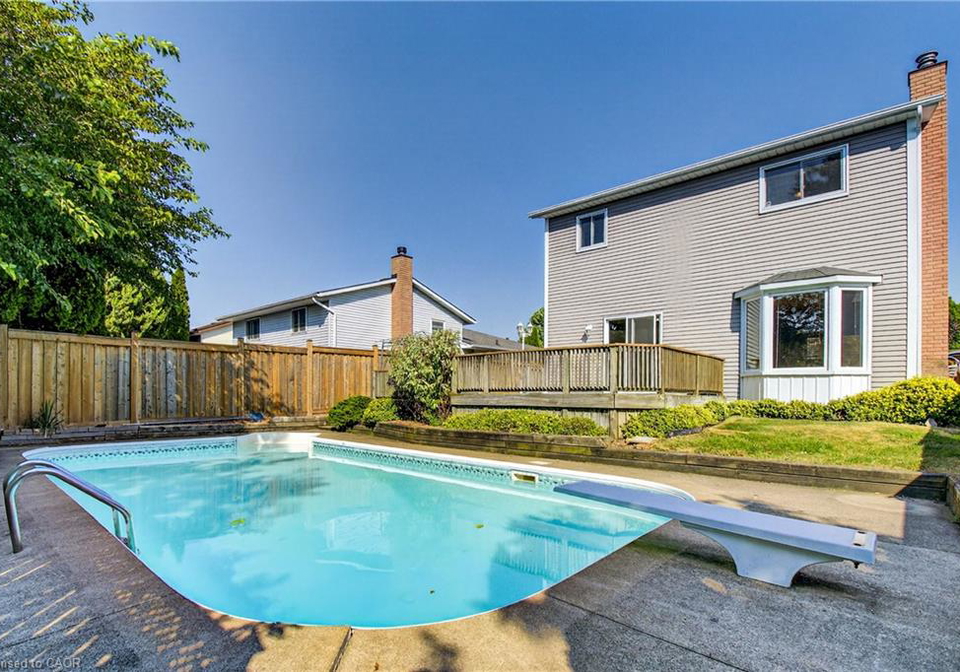8655-regan-drive-niagara-falls-ontario-40760340