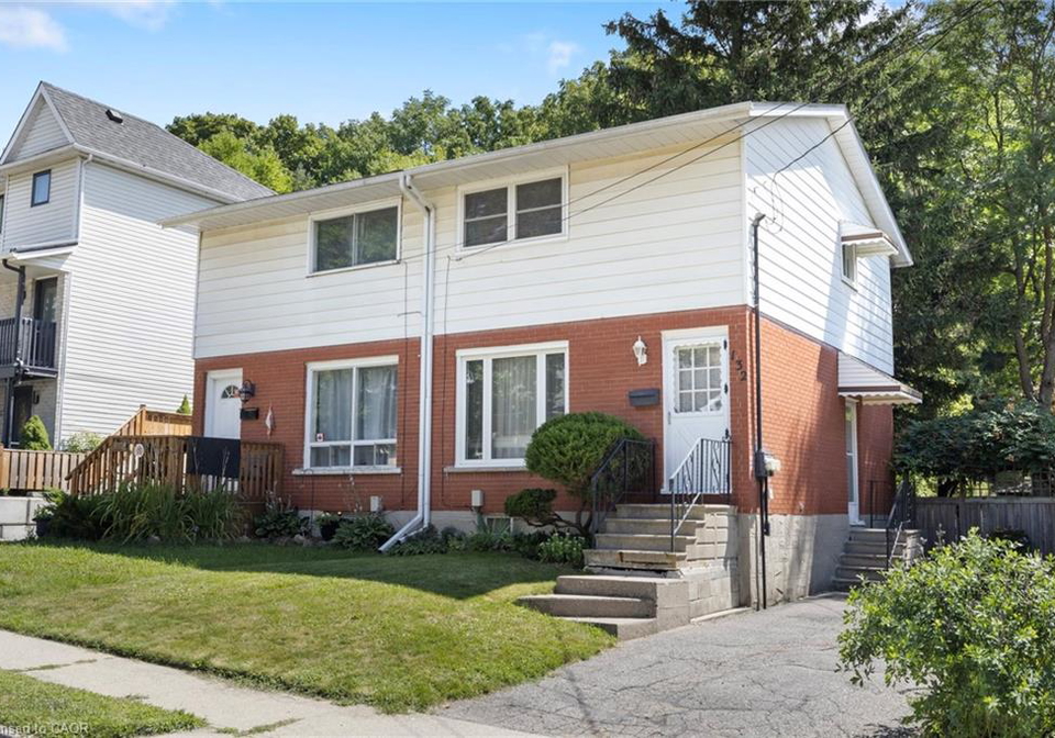 132-maple-street-cambridge-ontario-40760367