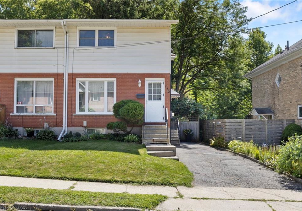 132-maple-street-cambridge-ontario-40760367