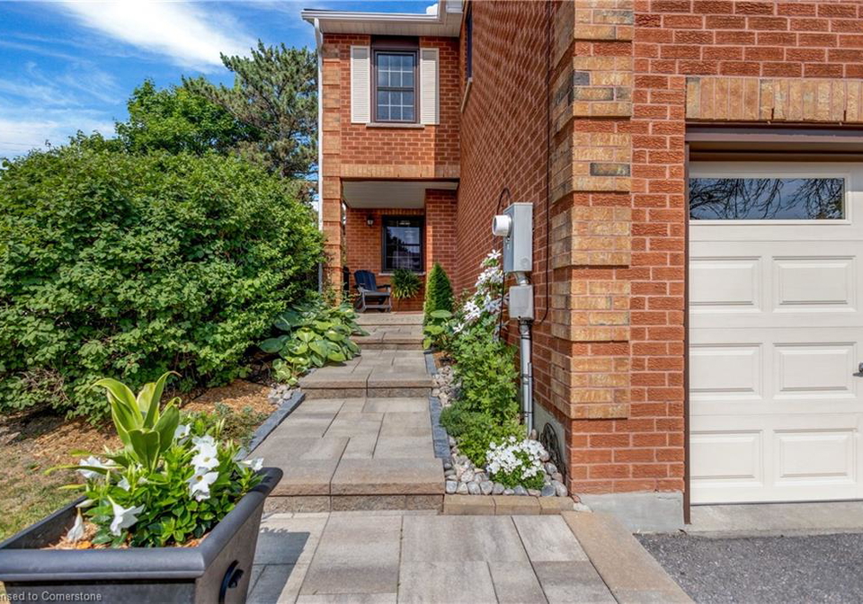 302-wilkes-court-aurora-ontario-40760500