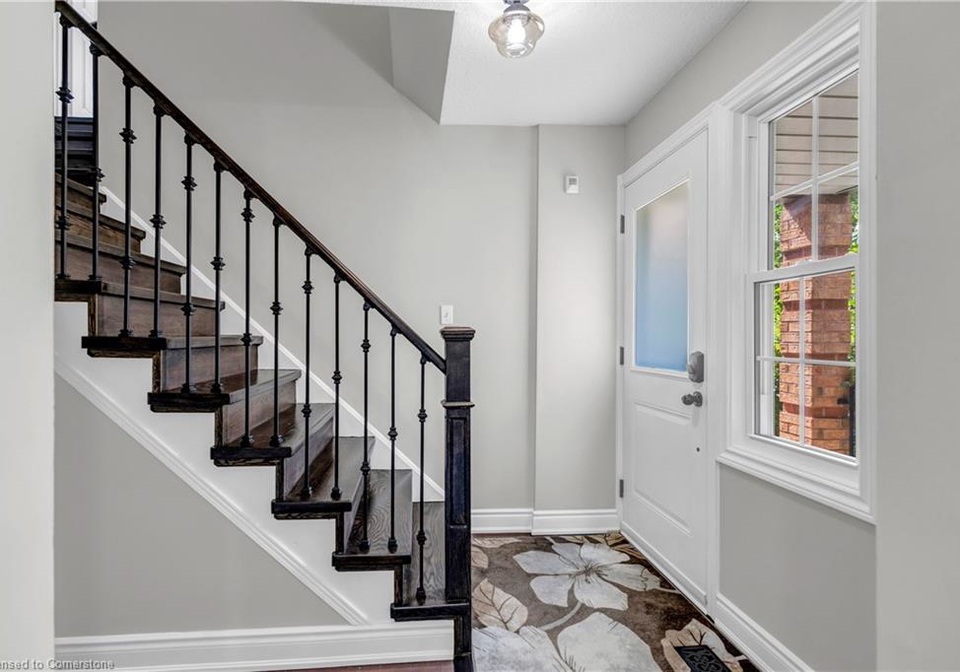 302-wilkes-court-aurora-ontario-40760500