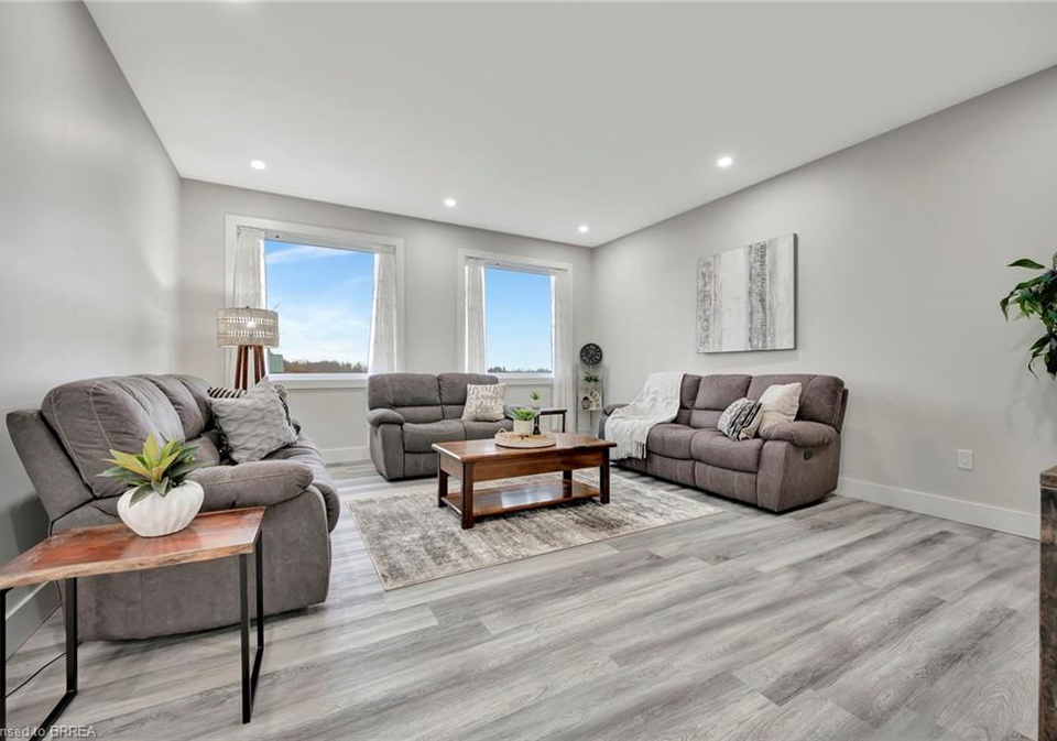 64-queen-street-w-st-williams-ontario-40760567