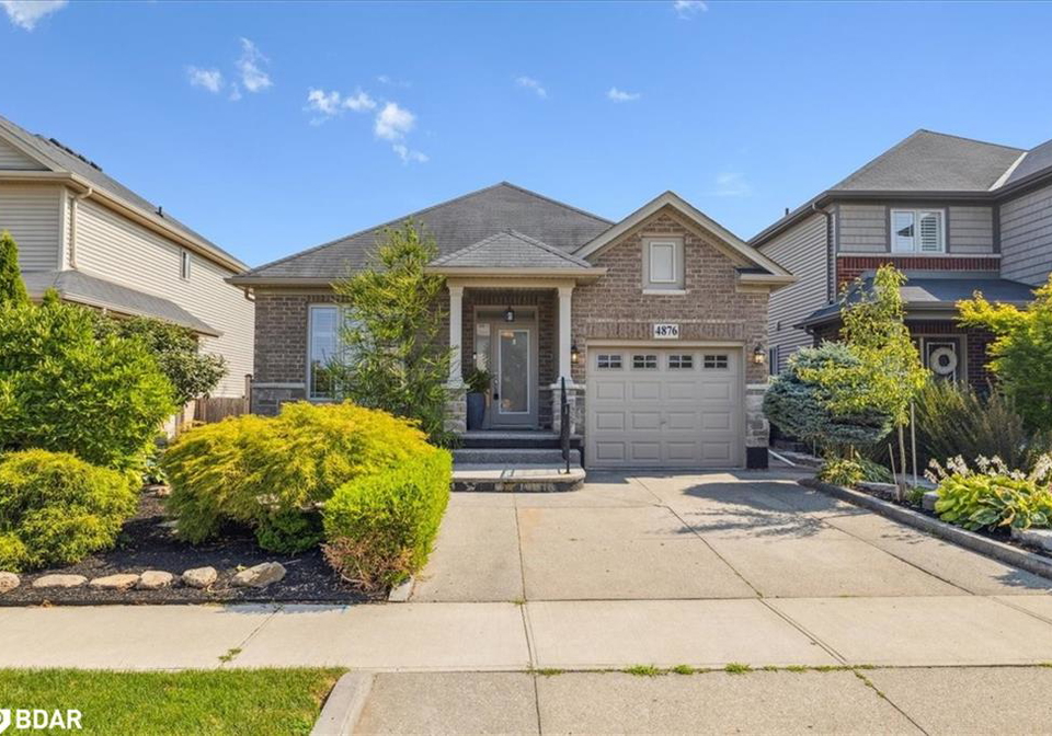 4876-allan-court-beamsville-ontario-40760620