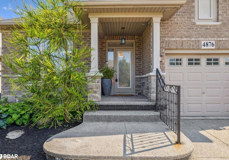4876-allan-court-beamsville-ontario-40760620
